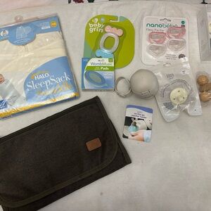 Bundle of baby items (9 piece)